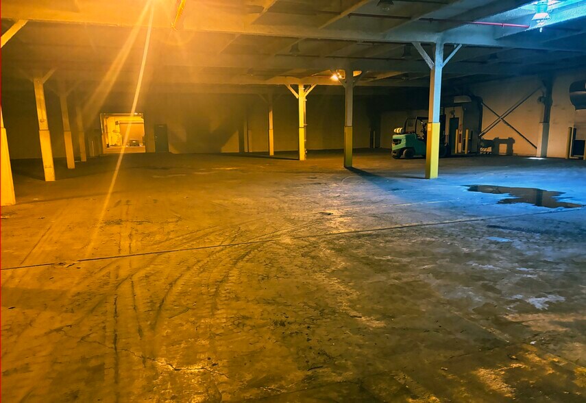 More Photos Of 14700 Dexter Ave, Detroit Warehouse For Sale