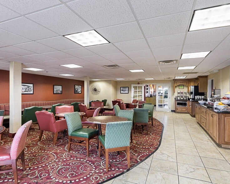 More Photos Of 7515 W Taft St, Wichita Hotel For Sale