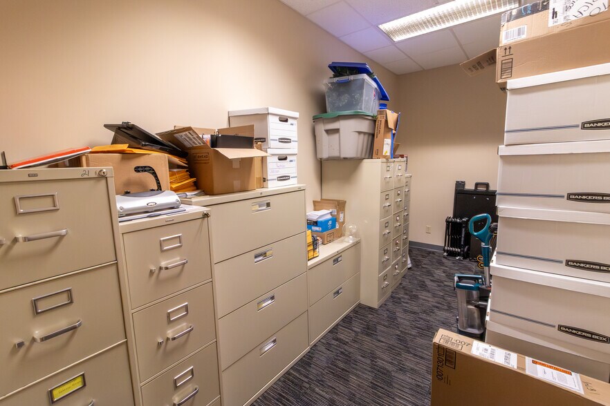 More Photos Of 2809 Commercial Rd, Huntington Office For Sale