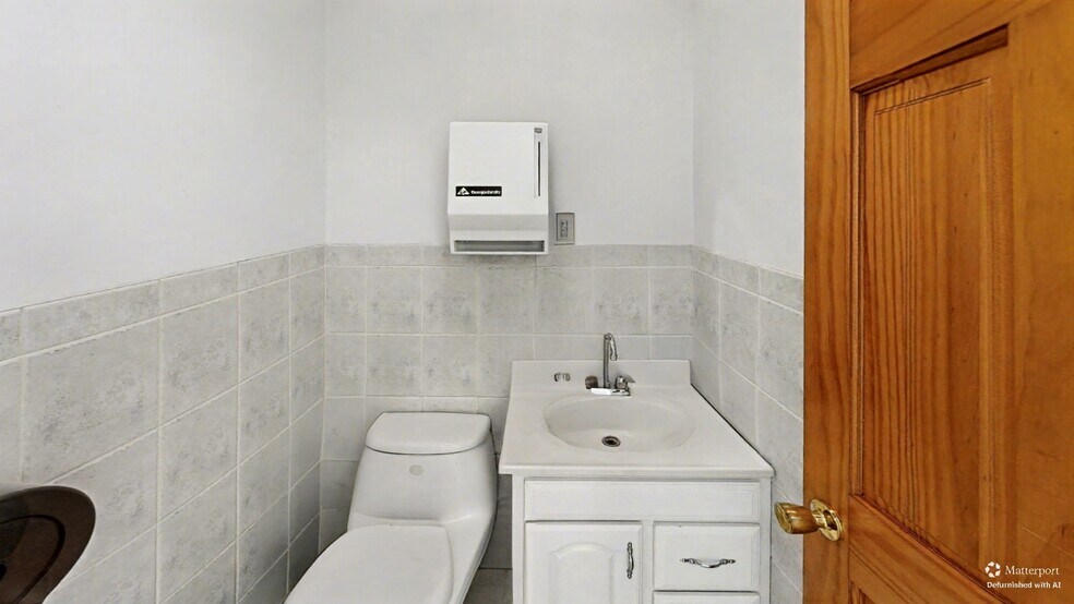 More Photos Of 146 Norman Ave, Brooklyn Apartments For Lease