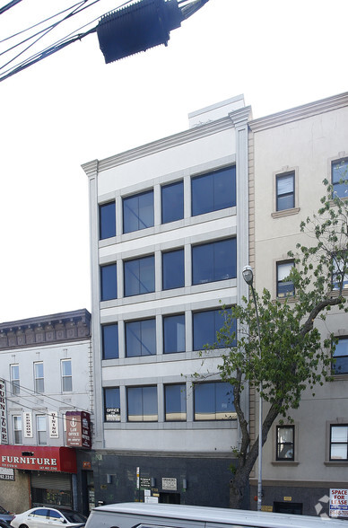 Primary Photo Of 1723 E 12th St, Brooklyn Medical For Lease