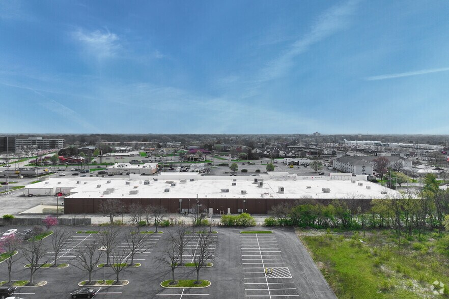 More Photos Of 8752 Michigan Rd, Indianapolis Department Store For Lease