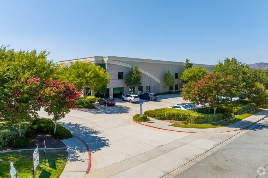 More Photos Of 36595 Kevin Rd, Wildomar Distribution For Lease