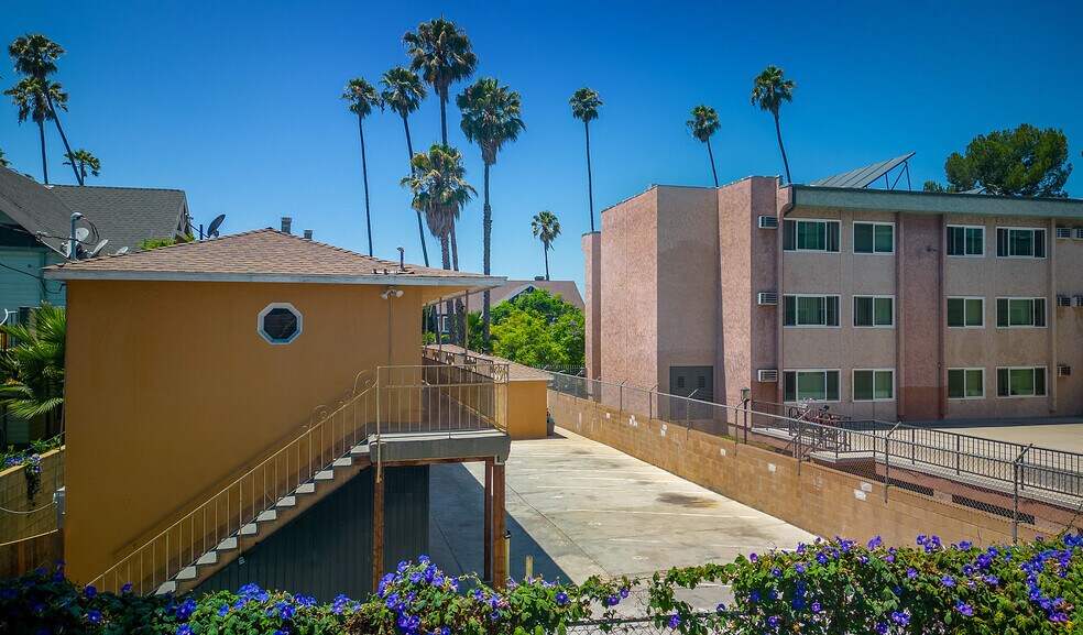 More Photos Of 1930 S Oxford Ave, Los Angeles Apartments For Sale