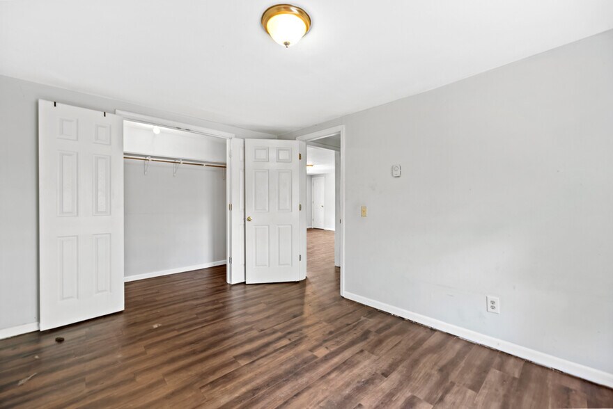 More Photos Of 305 Boone St, Strawberry Plains Apartments For Sale