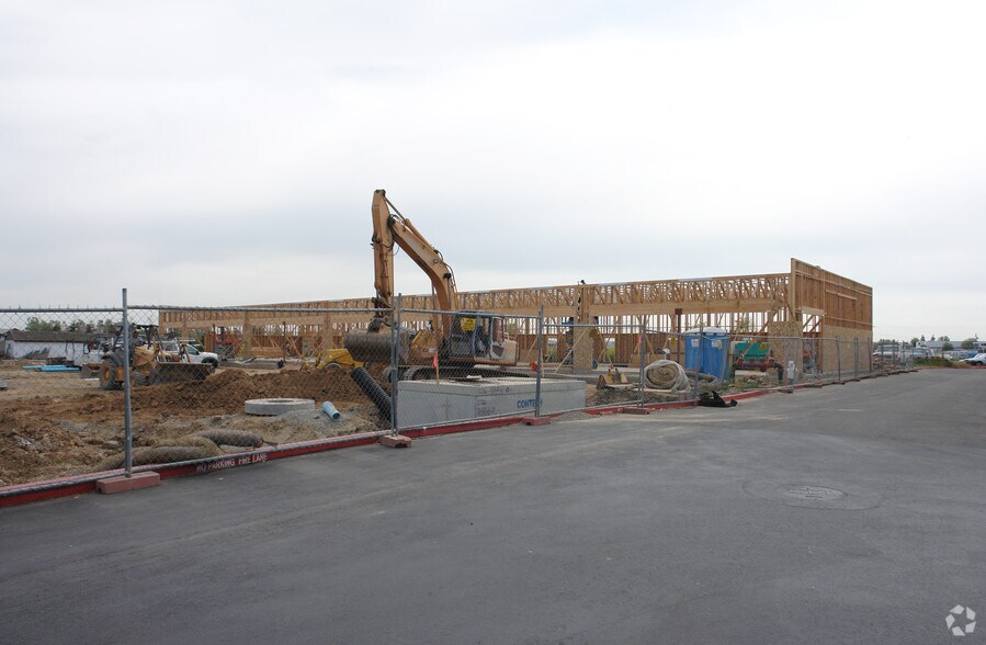 More Photos Of 7500 Elsie Ave, Sacramento Storefront Retail Office For Lease