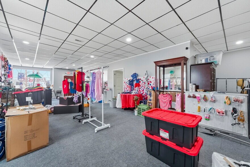 More Photos Of 115 E King St, Garrett General Retail For Sale