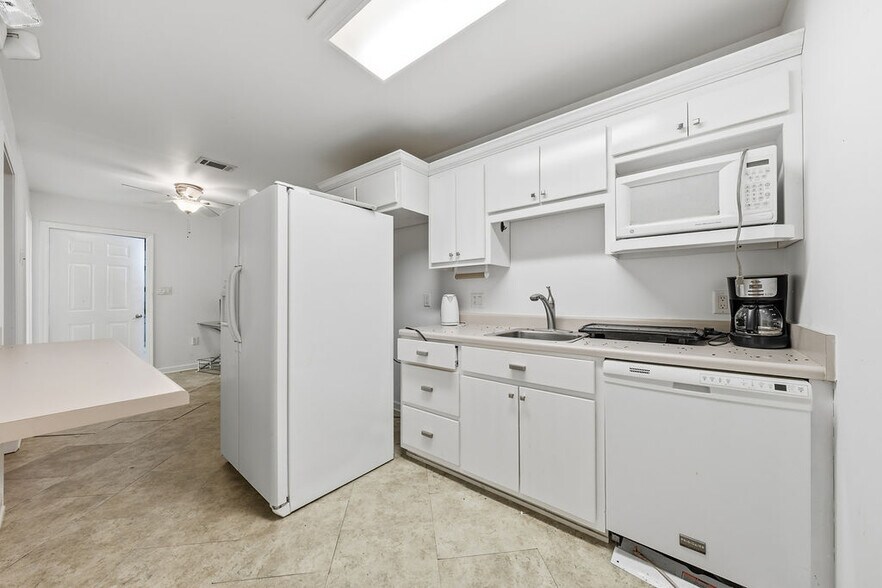 More Photos Of 605 N County Road 393, Santa Rosa Beach Light Manufacturing For Lease