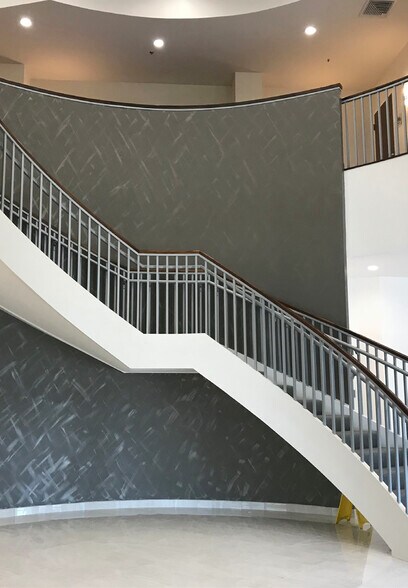 More Photos Of 2419 E Commercial Blvd, Fort Lauderdale Office For Lease