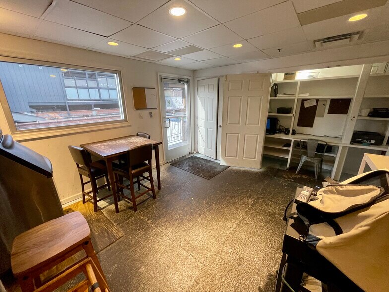 More Photos Of 314 William St, Fredericksburg Storefront For Lease