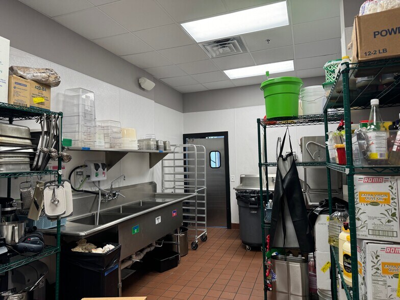 More Photos Of 106 S Ray, Carthage Restaurant For Sale