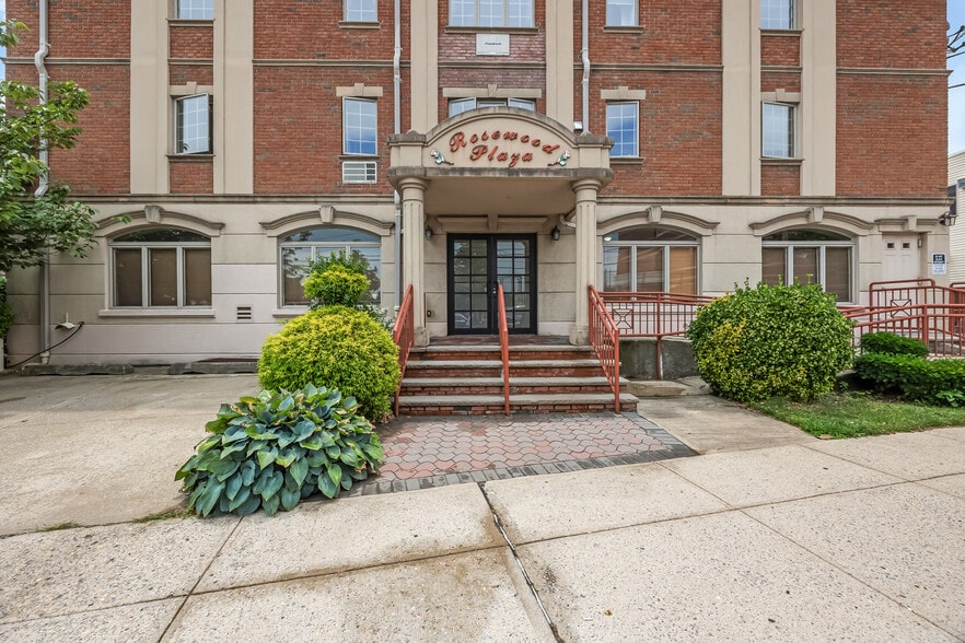 More Photos Of 66-06 70th St, Middle Village Office For Sale