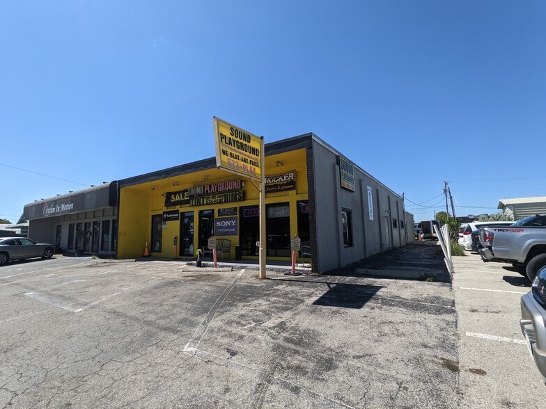 More Photos Of 910-912 Del Prado Blvd S, Cape Coral Freestanding For Lease