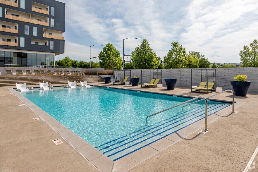 More Photos Of 3959 N Steele Blvd, Fayetteville Apartments For Lease