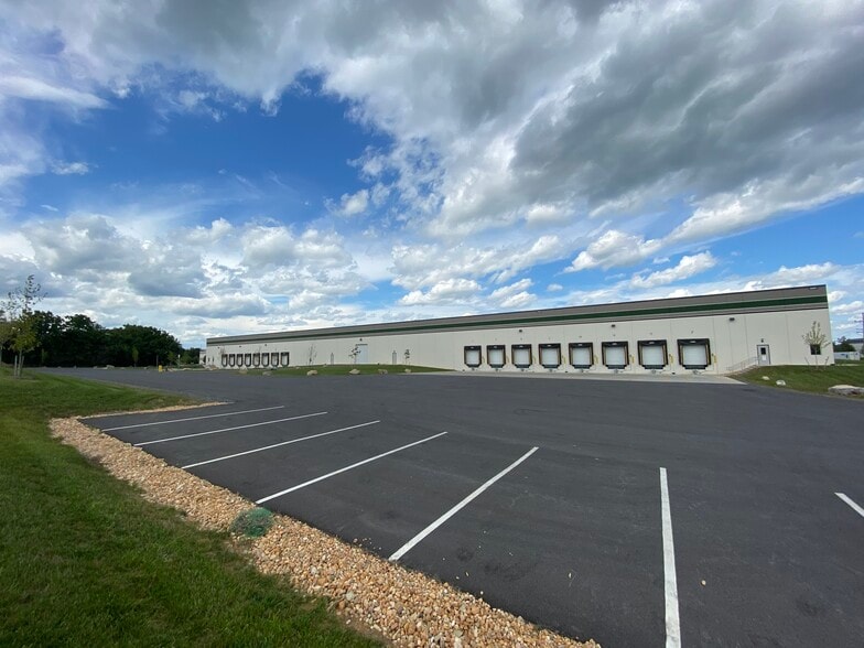 More Photos Of 411 Brooke Rd, Winchester Warehouse For Lease