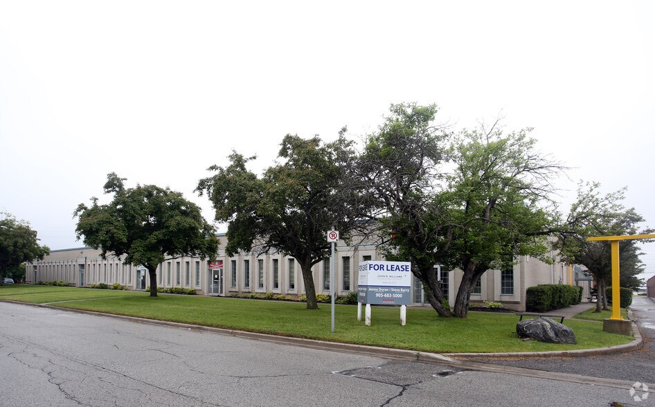 More Photos Of 126-140 Commercial Ave, Ajax Flex For Lease