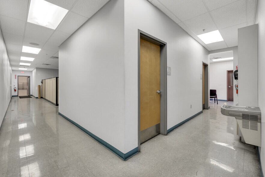 More Photos Of 4200 Pioneer Ave, Las Vegas Warehouse For Sale