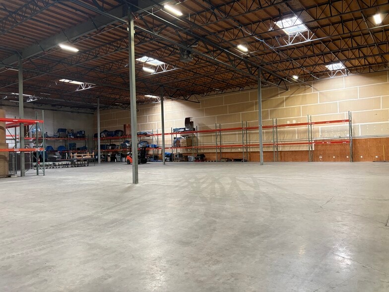 More Photos Of 1459 NW Sundial Rd, Troutdale Warehouse For Lease