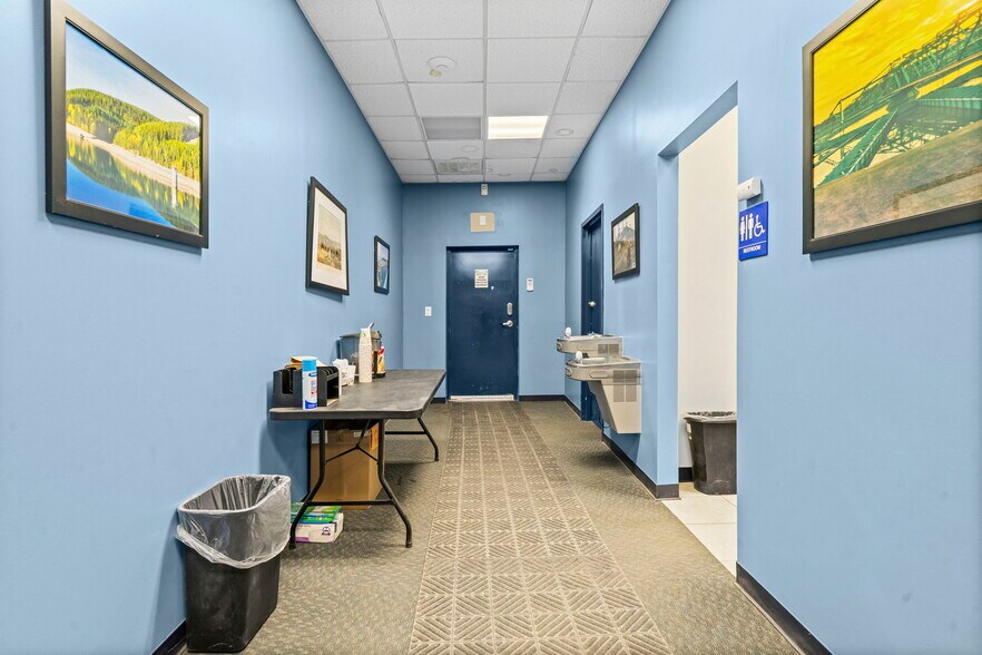 More Photos Of 8 Northway Ln, Latham Industrial For Lease