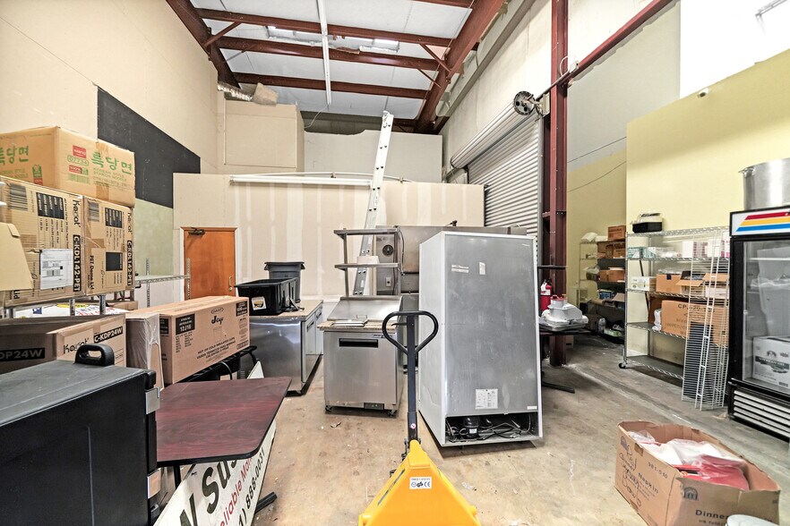 More Photos Of 1313 Cedar Post Ln, Houston Warehouse For Sale