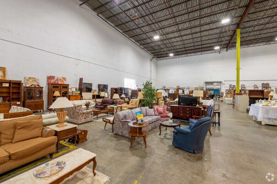 More Photos Of 58 R Pulaski St, Peabody Distribution For Lease