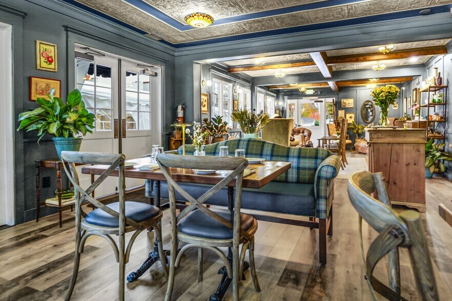 More Photos Of 240 E California St, Jacksonville Hotel For Sale