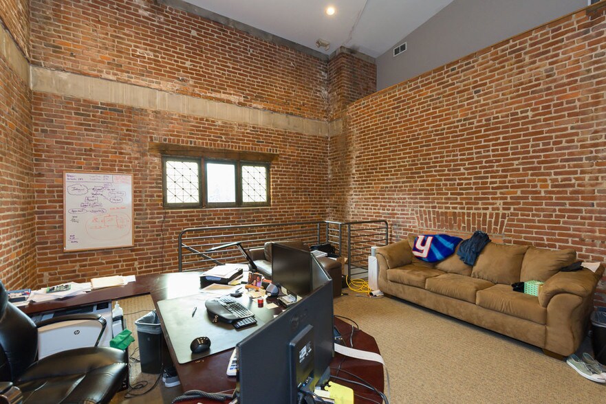 More Photos Of 871 N Park St, Columbus Office For Lease