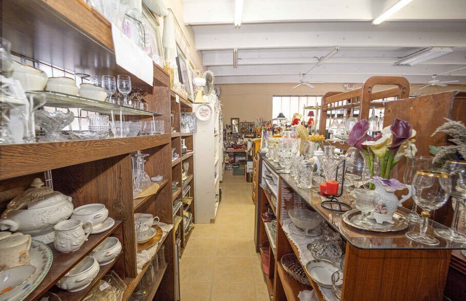 More Photos Of 619 N Dixie Ave, Fruitland Park General Retail For Sale