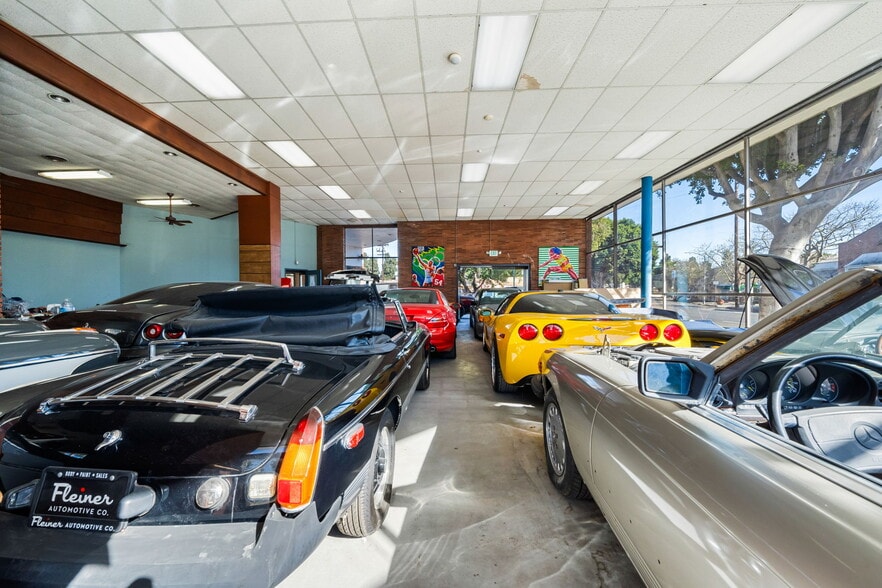 More Photos Of 3443 W 43rd St, Los Angeles Auto Repair For Lease