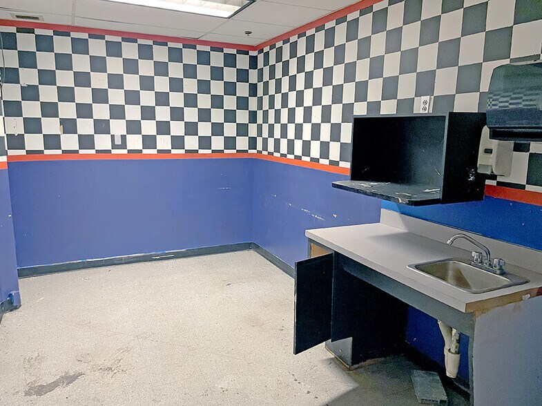 More Photos Of 317 Lincoln Hwy, Fairview Heights Auto Repair For Lease
