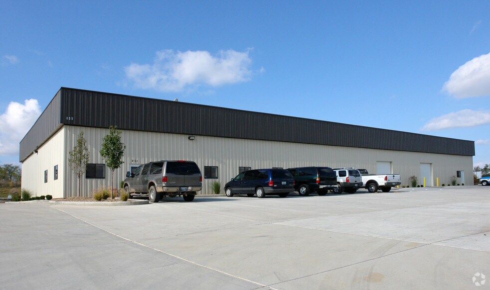 Primary Photo Of 831-835 Westwood Industrial Park Dr, Weldon Spring Warehouse For Lease