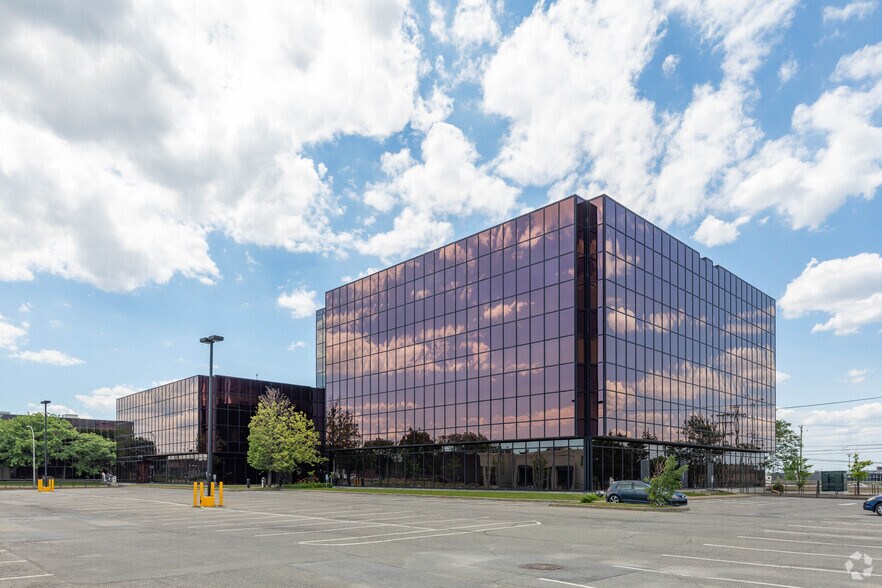 More Photos Of 6700-6780 Ch De La Côte-De-Liesse, Montréal Office For Lease
