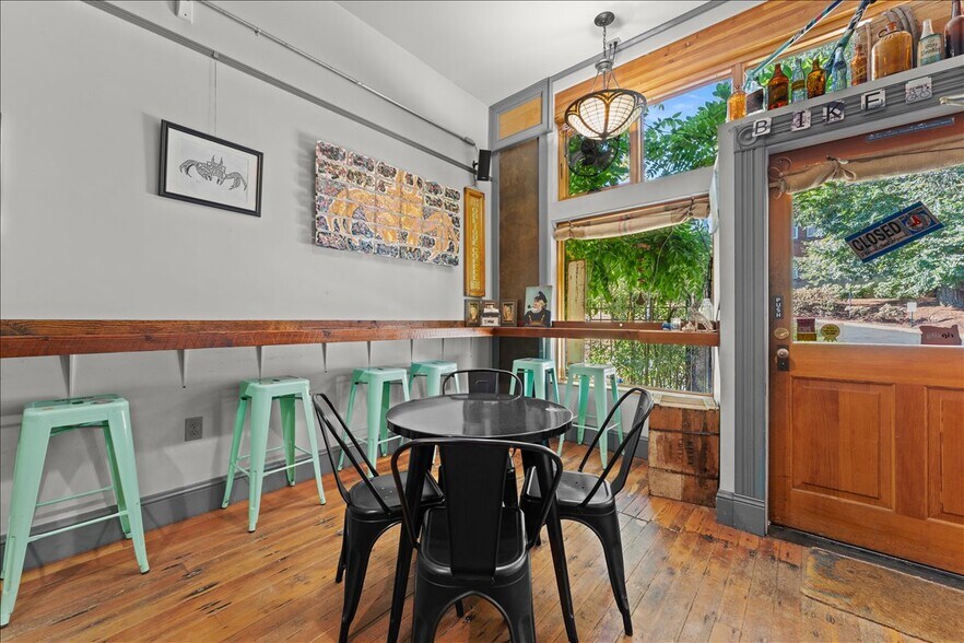 More Photos Of 3039 SE Stark St, Portland Storefront Retail Residential For Sale