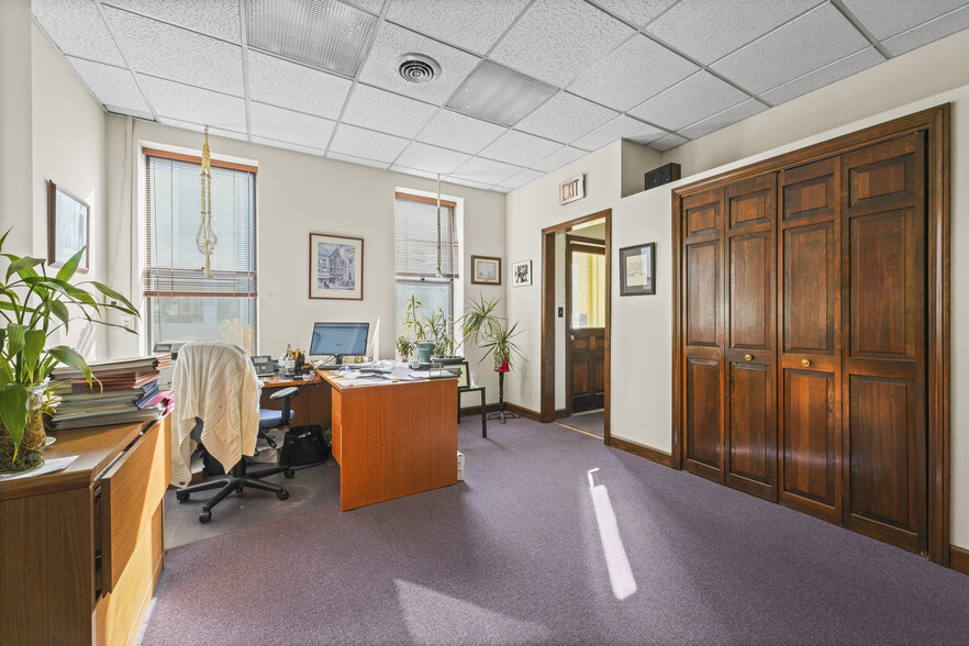 More Photos Of 132-134 S Swan St, Albany Office Residential For Sale