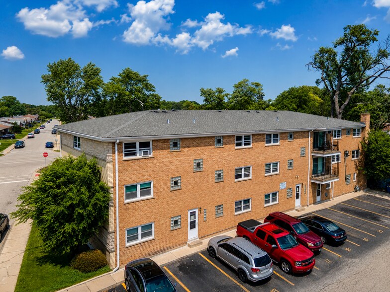 More Photos Of 1025-1049 W Vermont St, Calumet Park Apartments For Sale