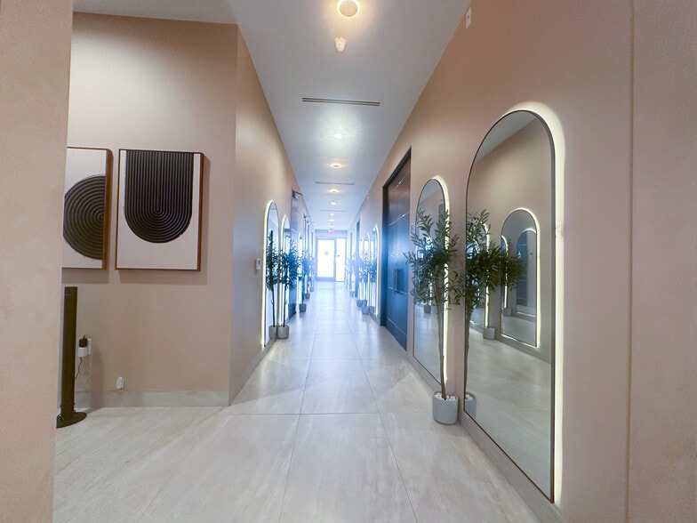 More Photos Of 7225 Melrose Ave, Los Angeles Medical For Lease
