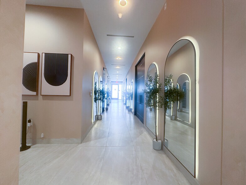 More Photos Of 7225 Melrose Ave, Los Angeles Medical For Sale