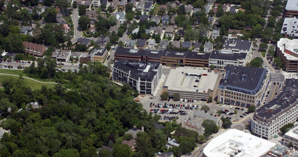 More Photos Of 387 N Old Woodward Ave, Birmingham Apartments For Lease