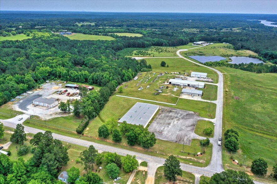 More Photos Of 1002 Commerce, Lincolnton Distribution For Sale