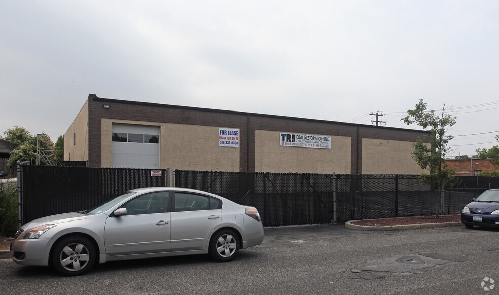 More Photos Of 840 S 1st St, Ronkonkoma Warehouse For Sale