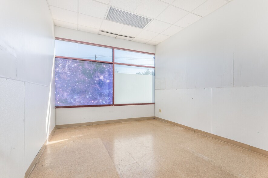 More Photos Of 1080 Corporate Blvd, Aurora Warehouse For Sale