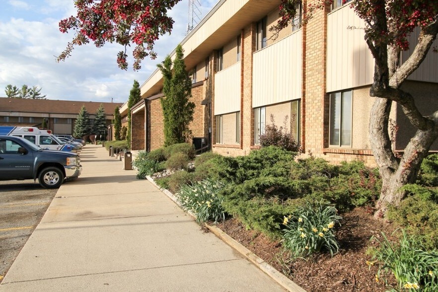 More Photos Of 913 W Holmes Rd, Lansing Medical For Lease