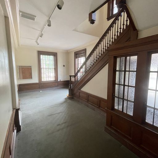 More Photos Of 40 W Piccadilly St, Winchester Freestanding For Sale