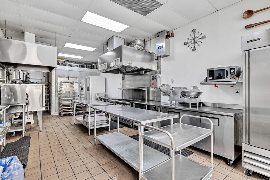 More Photos Of 360 Mount Pleasant Ave, Mamaroneck Storefront For Sale