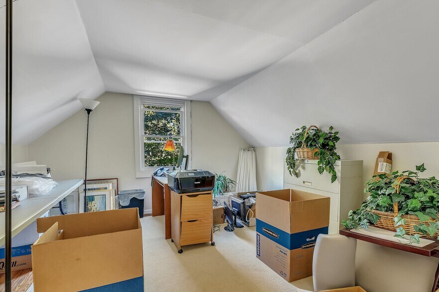 More Photos Of 245 Bay Shore Rd, Bay Shore Medical For Lease