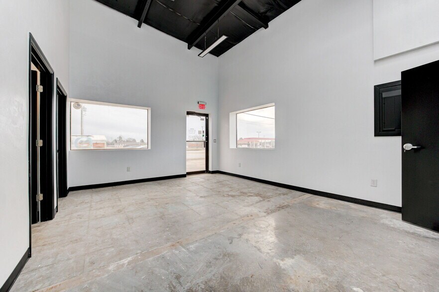 More Photos Of 1809 S Eastern Ave, Moore Auto Repair For Sale