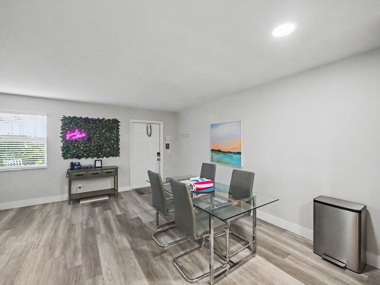 More Photos Of 112 Claremont Ln, Palm Beach Shores Apartments For Sale