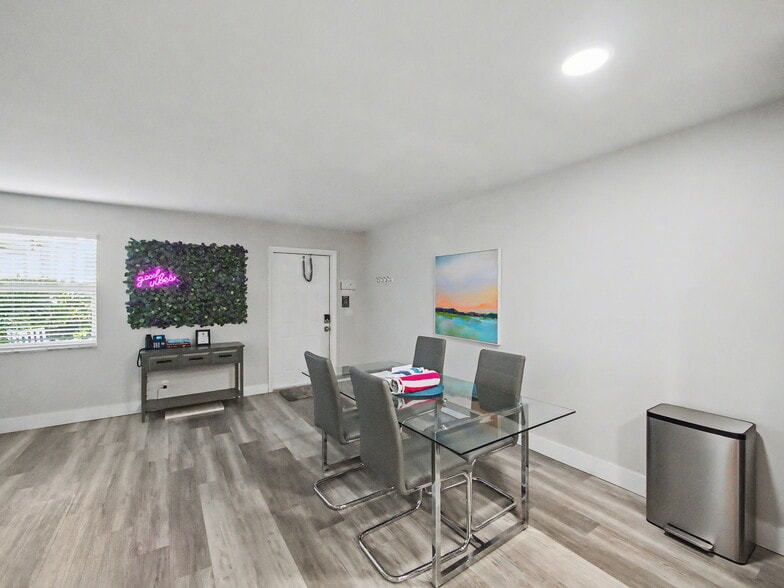 More Photos Of 112 Claremont Ln, Palm Beach Shores Apartments For Sale