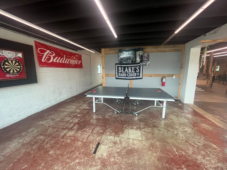 More Photos Of 112 Academy St, Fort Mill Freestanding For Lease