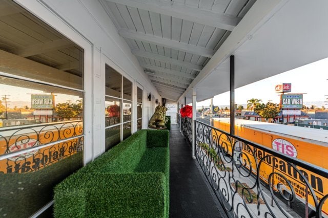 More Photos Of 4225 Crenshaw Blvd, Los Angeles Bar For Lease